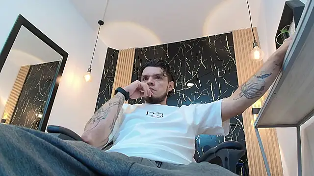 Enzo Turner online show from 01/13/26, 03:21