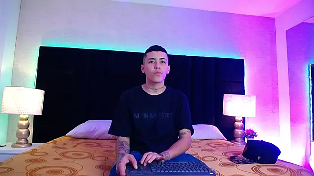 Raven Cox online show from 01/13/26, 04:49