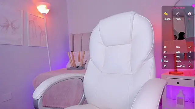 your alina18 online show from 03/23/26, 12:22