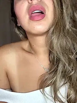 bebitas2  online show from 01/14/26, 01:42