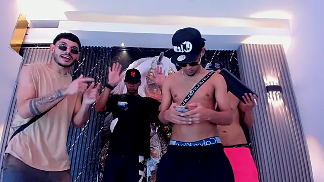 Snapshot of The_Gods_In_Diamonds chatting on 02/28/26, 07:13 The Gods In Diamonds online show from 02/28/26, 07:13