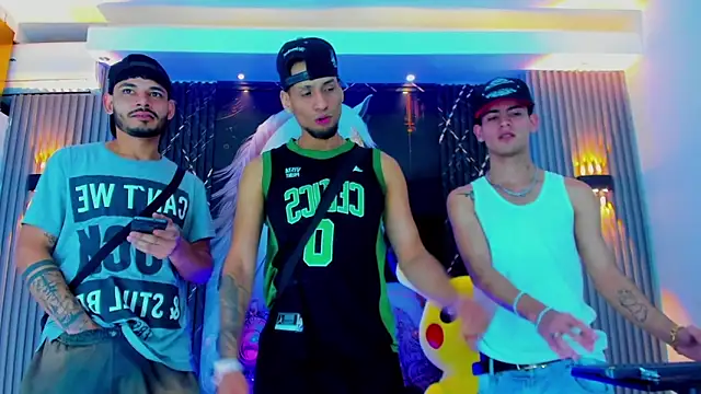 Snapshot of The_Gods_In_Diamonds chatting on 01/17/26, 05:33 The Gods In Diamonds online show from 01/17/26, 05:33