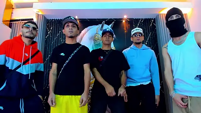 Snapshot of The_Gods_In_Diamonds chatting on 02/26/26, 04:34 The Gods In Diamonds online show from 02/26/26, 04:34