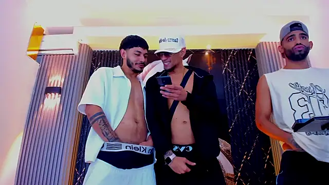 Snapshot of The_Gods_In_Diamonds chatting on 02/10/26, 09:08 The Gods In Diamonds online show from 02/10/26, 09:08