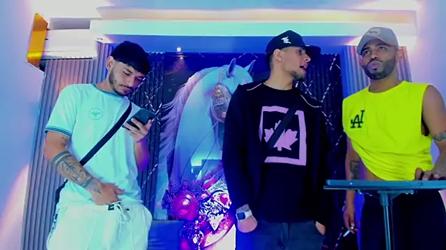 Snapshot of The_Gods_In_Diamonds chatting on 01/18/26, 05:11 The Gods In Diamonds online show from 01/18/26, 05:11