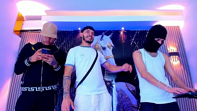 Snapshot of The_Gods_In_Diamonds chatting on 02/11/26, 08:09 The Gods In Diamonds online show from 02/11/26, 08:09