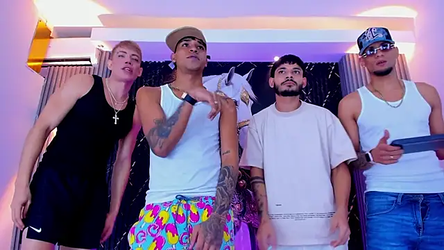 Snapshot of The_Gods_In_Diamonds chatting on 02/14/26, 01:33 The Gods In Diamonds online show from 02/14/26, 01:33