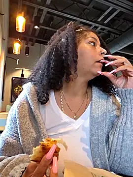 Snapshot of tastesosweet chatting on 04/11/26, 04:32 tastesosweet online show from 04/11/26, 04:32