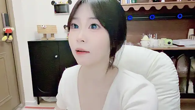 Snapshot of Onefiona chatting on 06/18/26, 11:59 Onefiona online show from 06/18/26, 11:59
