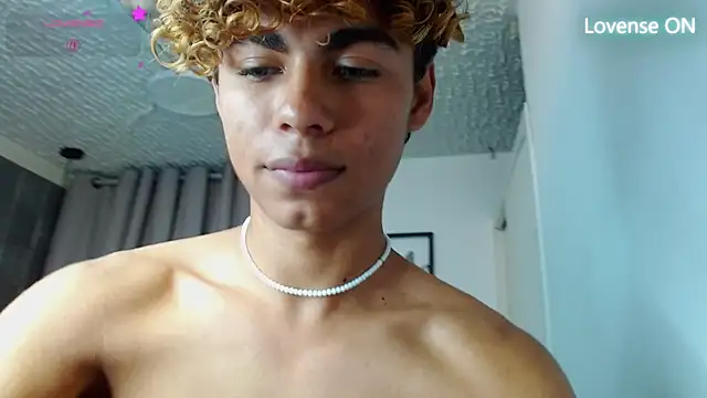 Snapshot of Anyelo_Twink chatting on 07/04/26, 04:22 Anyelo Twink online show from 07/04/26, 04:22