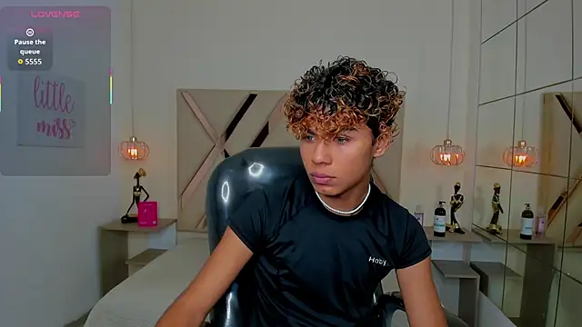 Anyelo Twink online show from 05/28/26, 01:35
