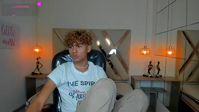 Snapshot of Anyelo_Twink chatting on 07/10/26, 04:01 Anyelo Twink online show from 07/10/26, 04:01
