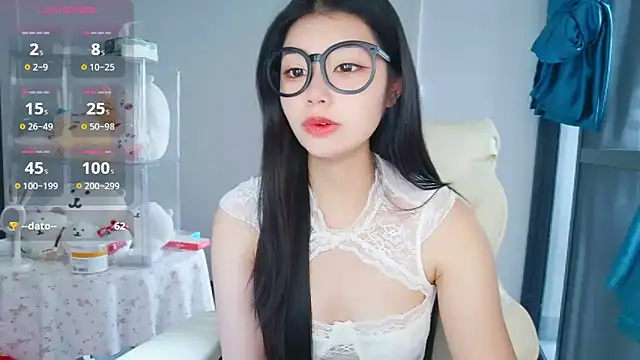 -XiaoYu-777 online show from 04/11/26, 07:45