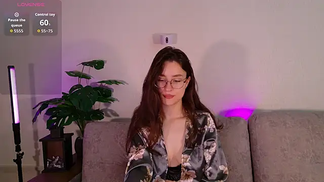 Snapshot of classy____ chatting on 06/15/26, 04:17 classy online show from 06/15/26, 04:17