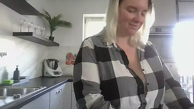 MinchenBienchen98 online show from 03/26/26, 10:35