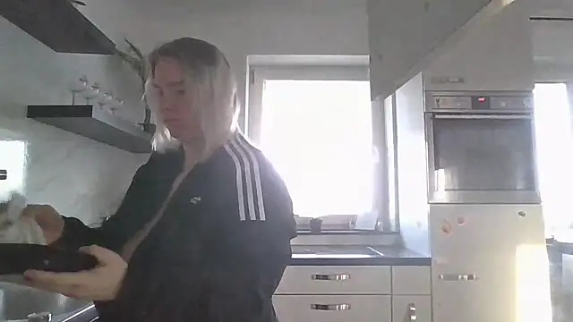 MinchenBienchen98 online show from 03/06/26, 07:03