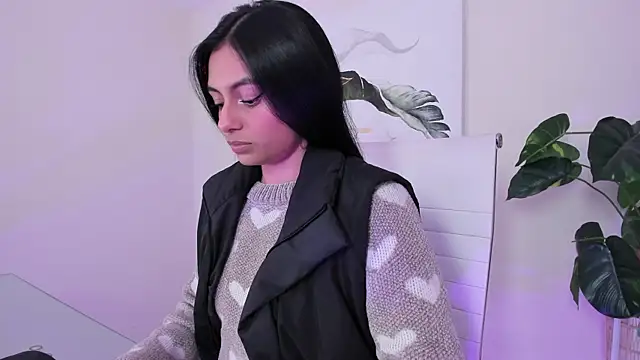lilith petit  online show from 05/17/26, 03:12