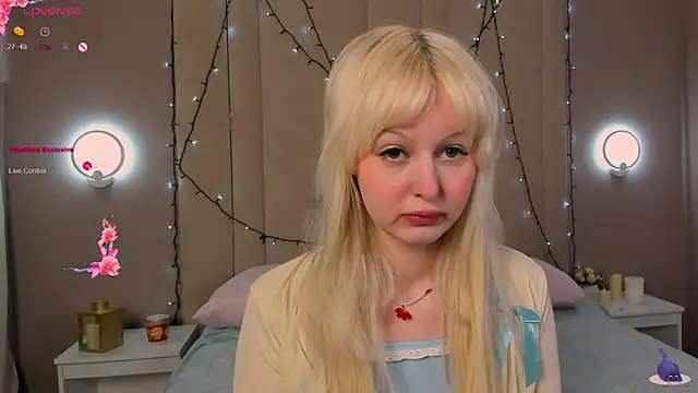 Snapshot of AdeleSilvy chatting on 05/02/26, 01:33 AdeleSilvy online show from 05/02/26, 01:33