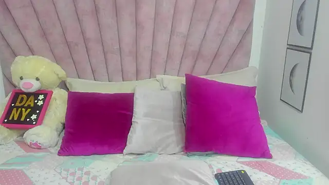 danibellucii  online show from 03/12/26, 03:01