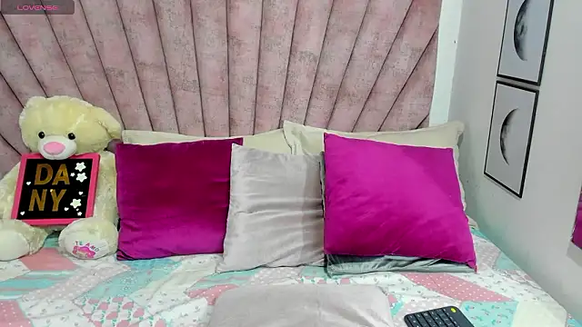 danibellucii  online show from 03/07/26, 03:02