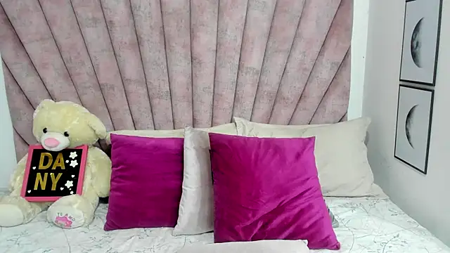 danibellucii  online show from 04/12/26, 03:43