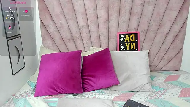 Snapshot of danibellucii_ chatting on 02/19/26, 12:02 danibellucii online show from 02/19/26, 12:02