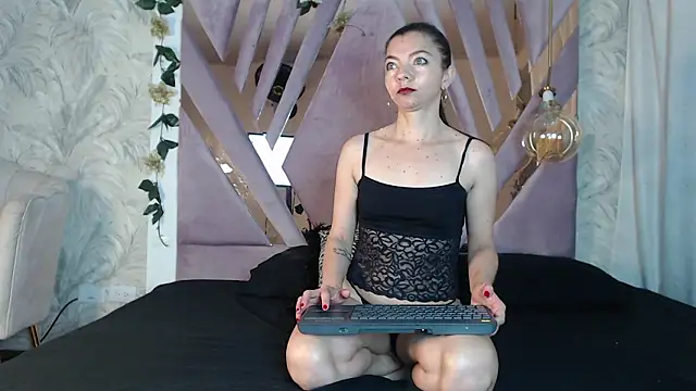 Snapshot of MarilinSweet1 chatting on 01/14/26, 11:25 MarilinSweet1 online show from 01/14/26, 11:25