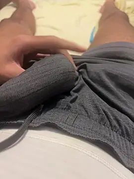 Snapshot of aminebigdick chatting on 01/12/26, 01:23 aminebigdick online show from 01/12/26, 01:23