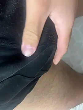 Snapshot of aminebigdick chatting on 02/12/26, 11:04 aminebigdick online show from 02/12/26, 11:04