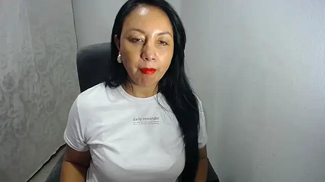 soyElena46 online show from 04/25/26, 02:25