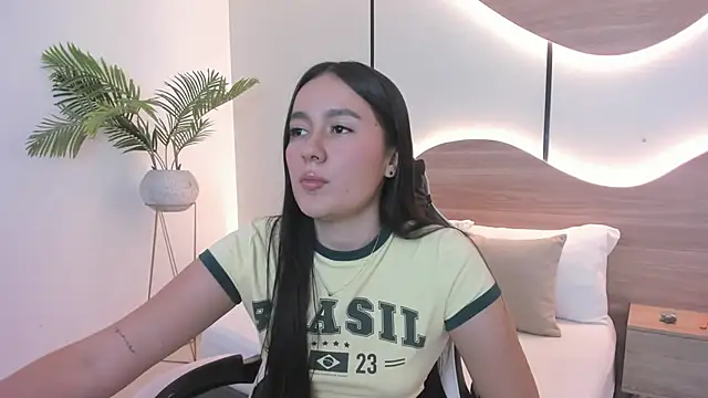 Snapshot of mia_slora chatting on 06/25/26, 02:20 mia slora online show from 06/25/26, 02:20