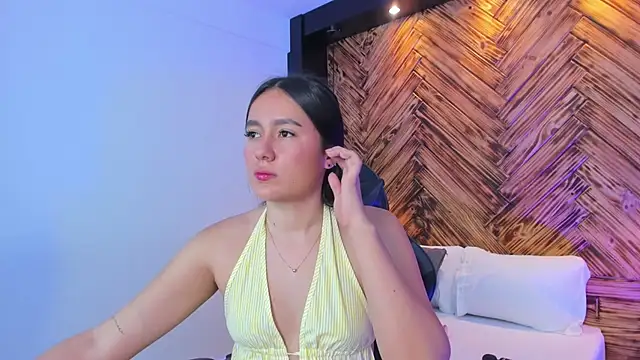 Snapshot of mia_slora chatting on 07/16/26, 12:24 mia slora online show from 07/16/26, 12:24