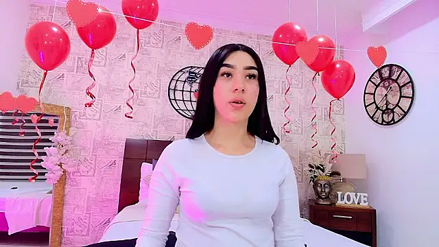 emily clarkk  online show from 02/07/26, 07:11