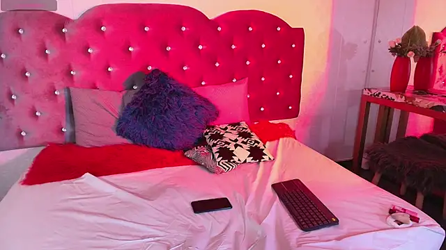 emily clarkk  online show from 01/13/26, 07:40