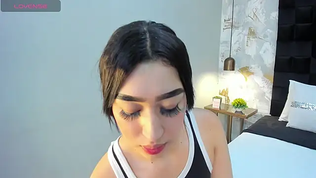 emily clarkk  online show from 03/04/26, 07:54