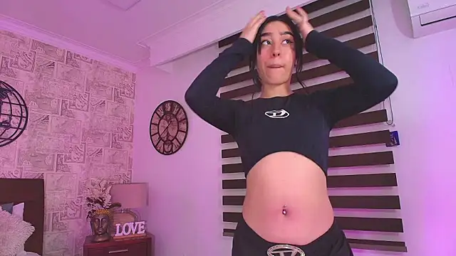 emily clarkk  online show from 01/31/26, 07:56