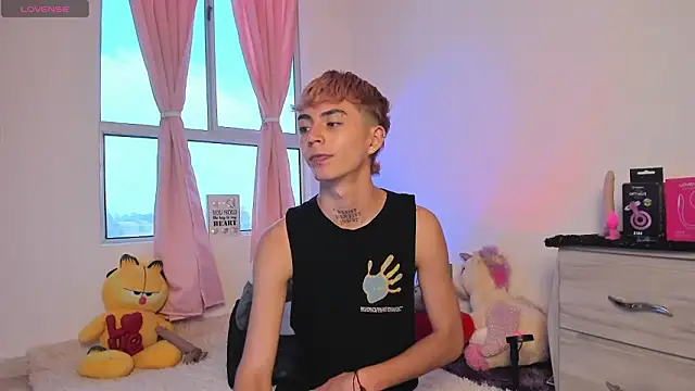 Snapshot of Maiky_Cooper01 chatting on 02/11/26, 05:02 Maiky Cooper01 online show from 02/11/26, 05:02