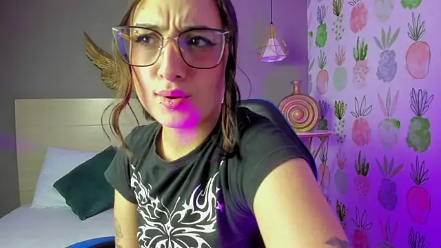 emma hiltonn  online show from 03/11/26, 02:27