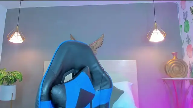 emma hiltonn  online show from 04/10/26, 02:29