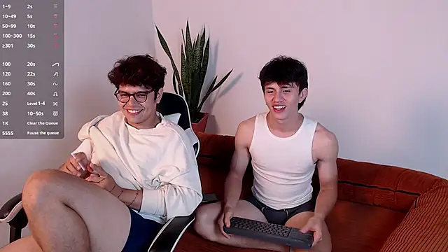 Snapshot of DarrenColleen chatting on 02/08/26, 03:04 DarrenColleen online show from 02/08/26, 03:04