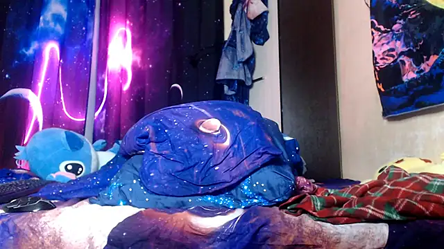 moon shy online show from 12/19/25, 01:46