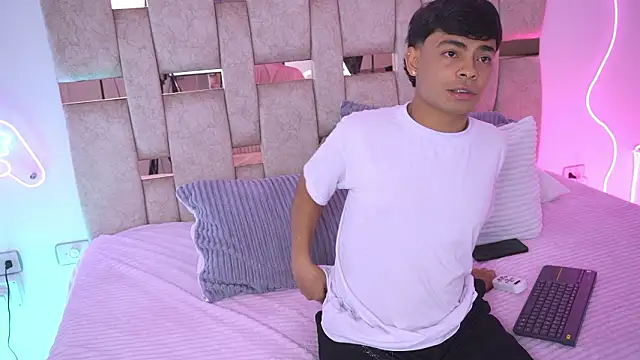 Snapshot of LiamJaxon chatting on 01/14/26, 03:43 LiamJaxon online show from 01/14/26, 03:43