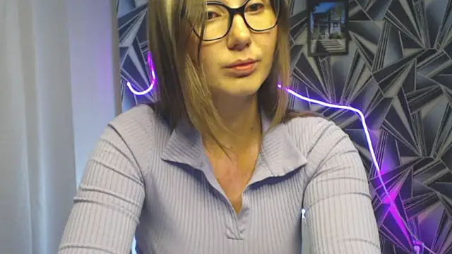 NikkiKiss    online show from 05/13/26, 12:17