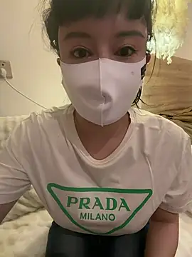 Mia-zhan online show from 04/15/26, 08:42