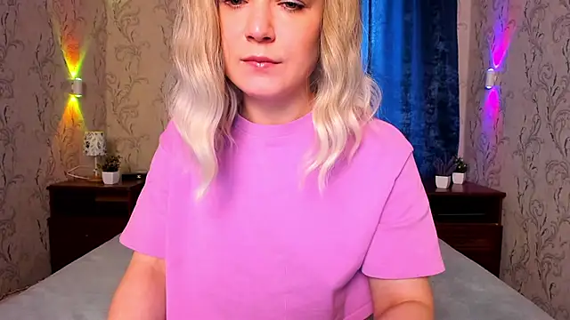Snapshot of JessicaBeverly_ chatting on 06/17/26, 01:43 JessicaBeverly online show from 06/17/26, 01:43
