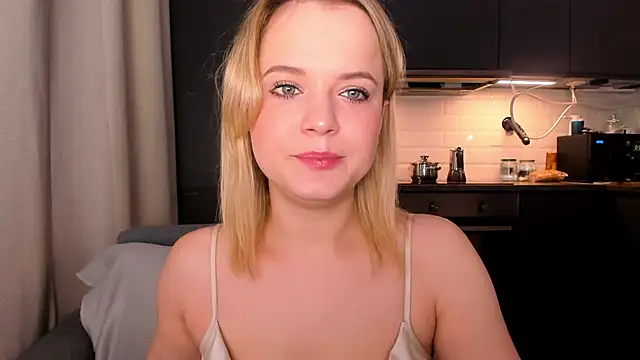 Snapshot of JessicaBeverly_ chatting on 04/27/26, 06:44 JessicaBeverly online show from 04/27/26, 06:44