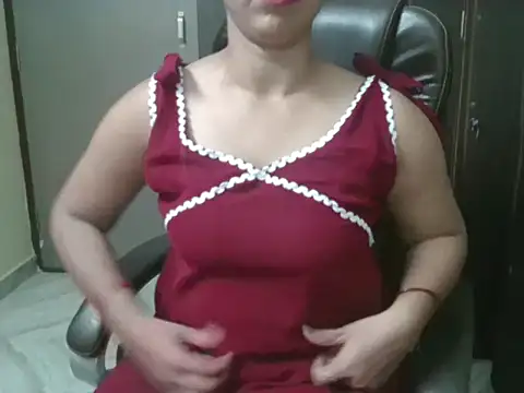 Snapshot of Adaa7 chatting on 07/04/26, 04:44 Adaa7 online show from 07/04/26, 04:44