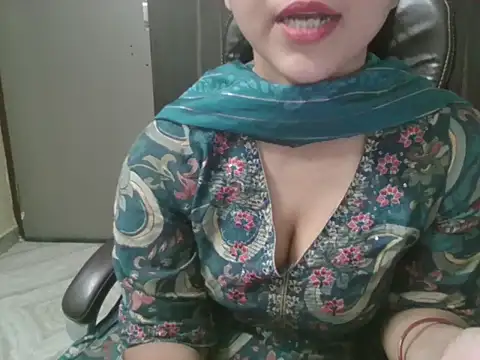 Snapshot of Adaa7 chatting on 06/19/26, 04:24 Adaa7 online show from 06/19/26, 04:24