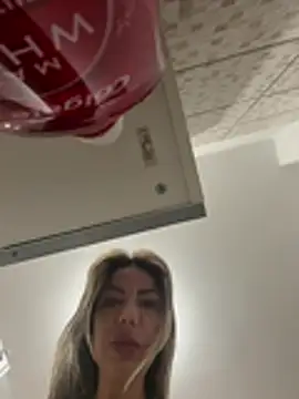 Missolevelvet online show from 04/19/26, 03:18