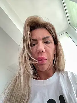 Missolevelvet online show from 04/17/26, 08:06